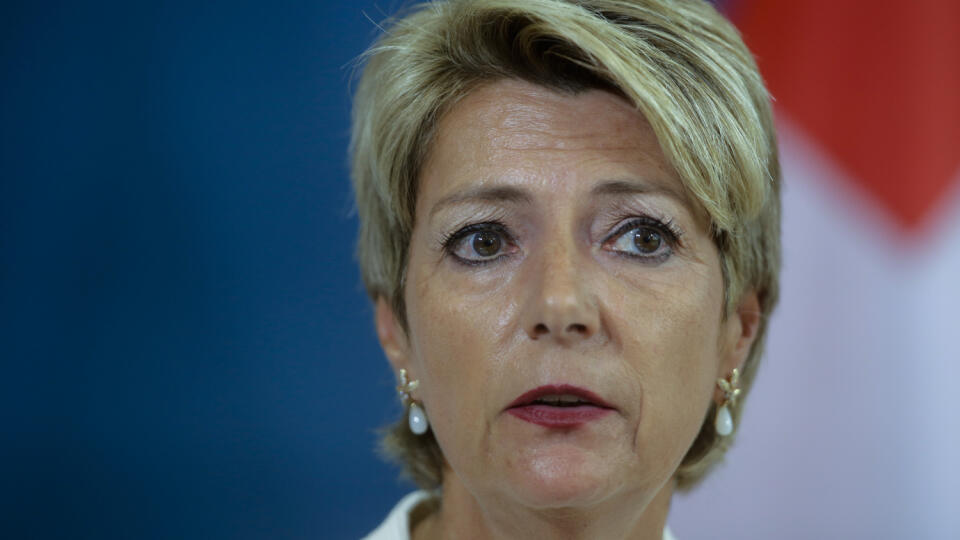 EBE 2 Berlín - Na snímke švajčiarska ministerka spravodlivosti Karin Kellerová-Sutterová počas tlačovej konferencie po stretnutí s nemeckým ministrom vnútra Horstom Seehoferom v Berlíne 28. júla 2020. FOTO TASR/AP
Switzerland's Justice Minister Karin Keller-Sutter attends a news conference with German Interior Minister Horst Seehofer after a meeting at the Interior Ministry in Berlin, Germany, Tuesday, July 28, 2020. (AP Photo/Markus Schreiber, Pool)