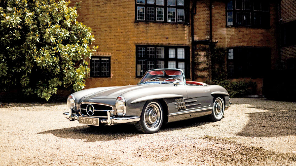 Renovovaný Mercedes 300 SL Roadster z roku 1957. Vyvolávacia cena: milión libier