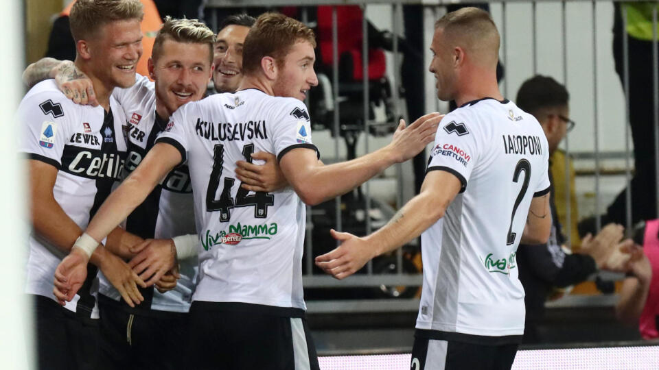 V nedeľnom zápase 8. kola talianskej futbalovej Serie A si favorizovaná Parma poradila s Janovom 5:1. Gólový účet stretnutia otvoril v 39. minúte Juraj Kucka.