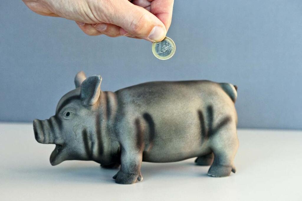 Slabé úročenie na sporení zachraňuje nízka inflácia