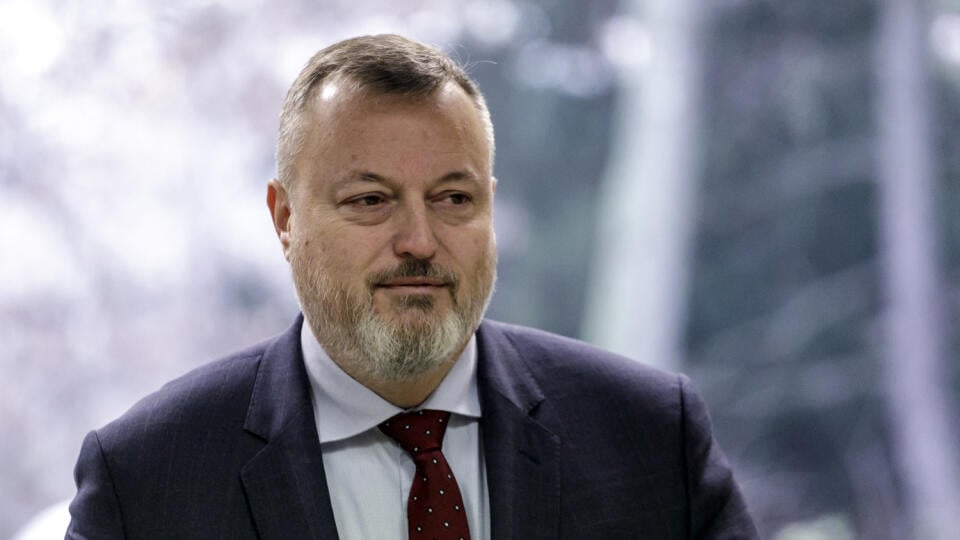 Na snímke minister práce, sociálnych vecí a rodiny SR Milan Krajniak (Sme rodina) prichádza na rokovanie vlády SR v Bratislave 5. decembra 2022. FOTO TASR - Dano Veselský