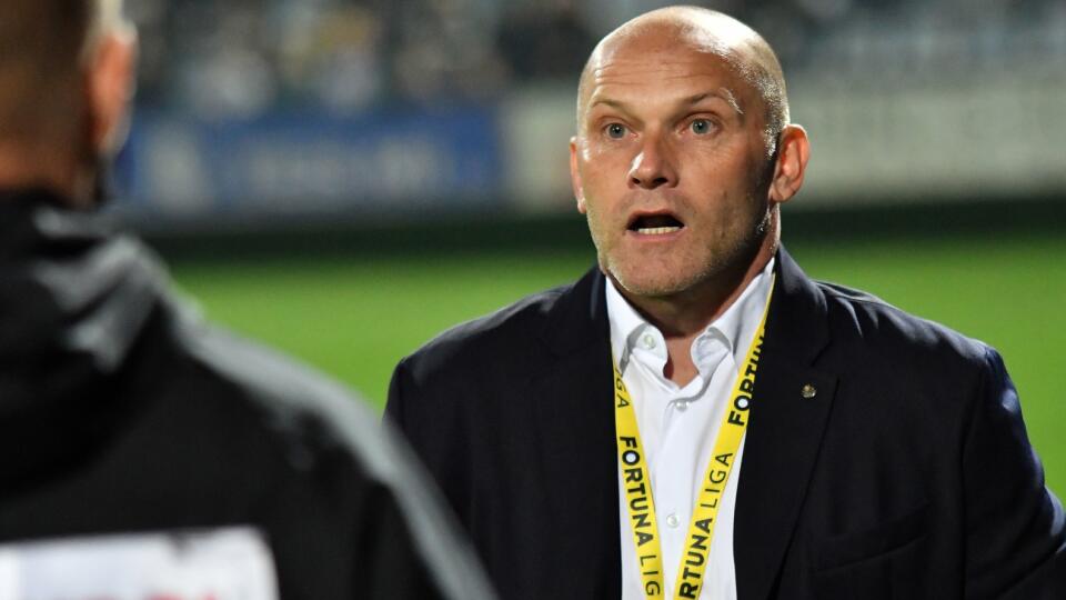 Vedenie fortunaligového klubu MFK Zemplín Michalovce sa po neuspokojivých výsledkoch A-mužstva v posledných týždňoch dohodlo na vzájomnom ukončení spolupráce s hlavným trénerom Antonom Šoltisom.