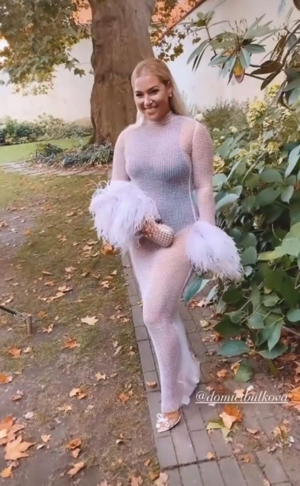 Bývalá tenistka sa objavila na párty známej kliniky krásy v Prahe, kde bola stredobodom pozornosti vďaka svojmu outfitu.