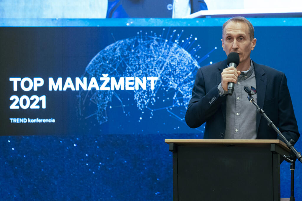 Trend konferencie: Top Manažment 2021 - Svet v roku 2021 a čo nás čaká ďalej. Na snímke je moderátor Ronald Ižip.