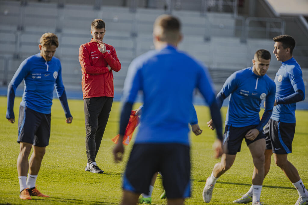Bývalý futbalista Pavol Farkaš sa dostal do reprezentácie ako tlmočník nového trénera Francesca Calzonu.