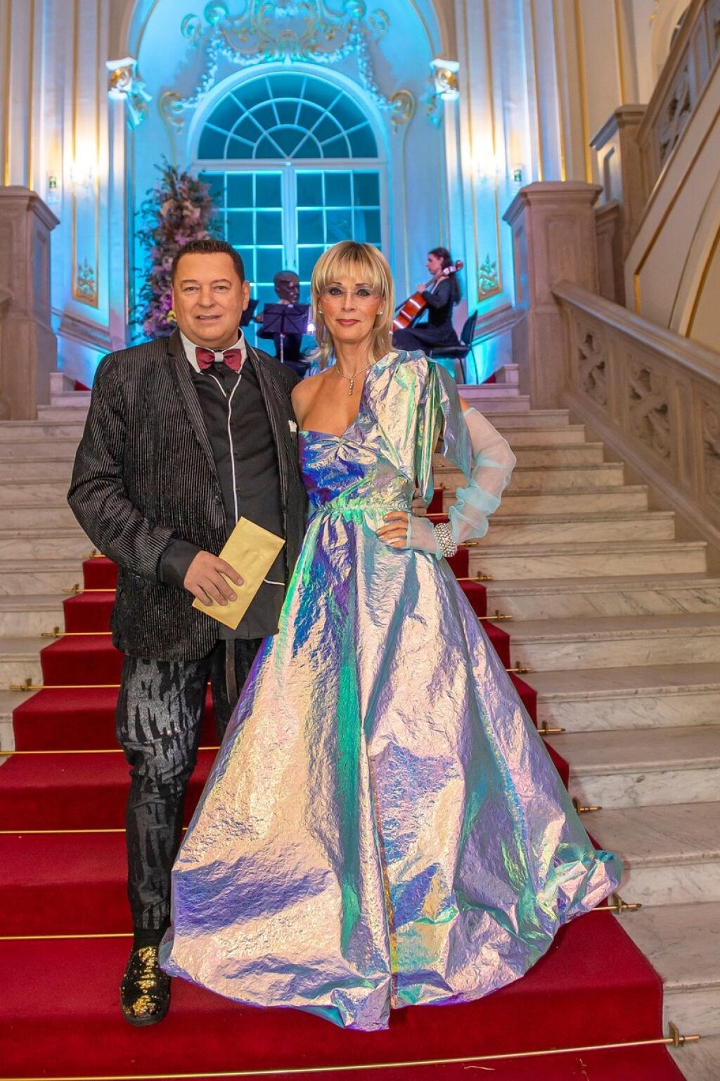 Rebecca Justh, Peter Justin Topolský