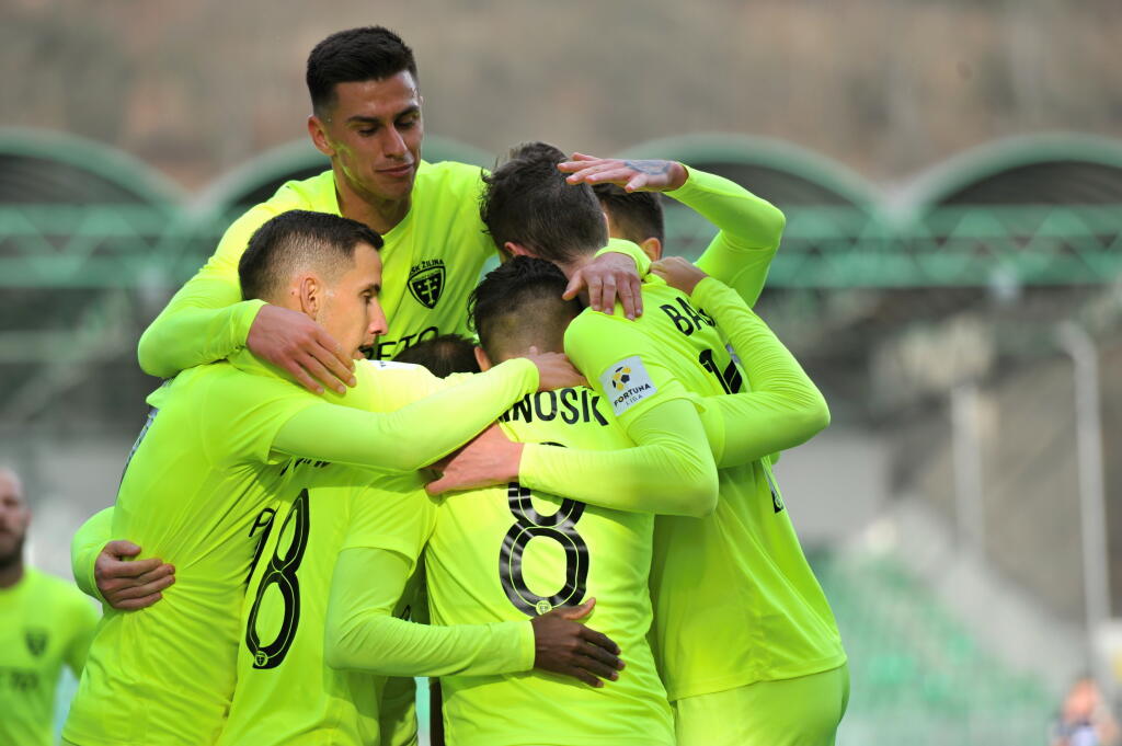 Futbalové kluby už majú od vlády povolenie opäť zarezávať naplno.