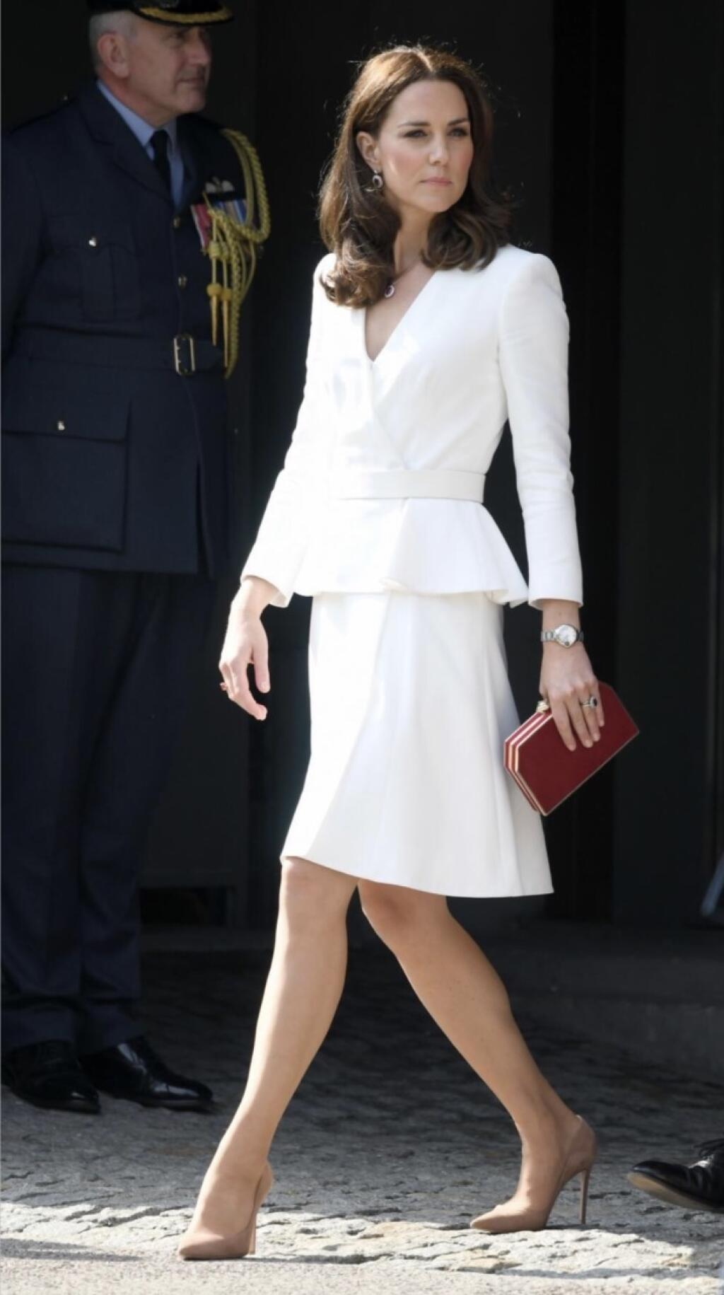 Kate v šatách Alexander McQueen za 2800 eur