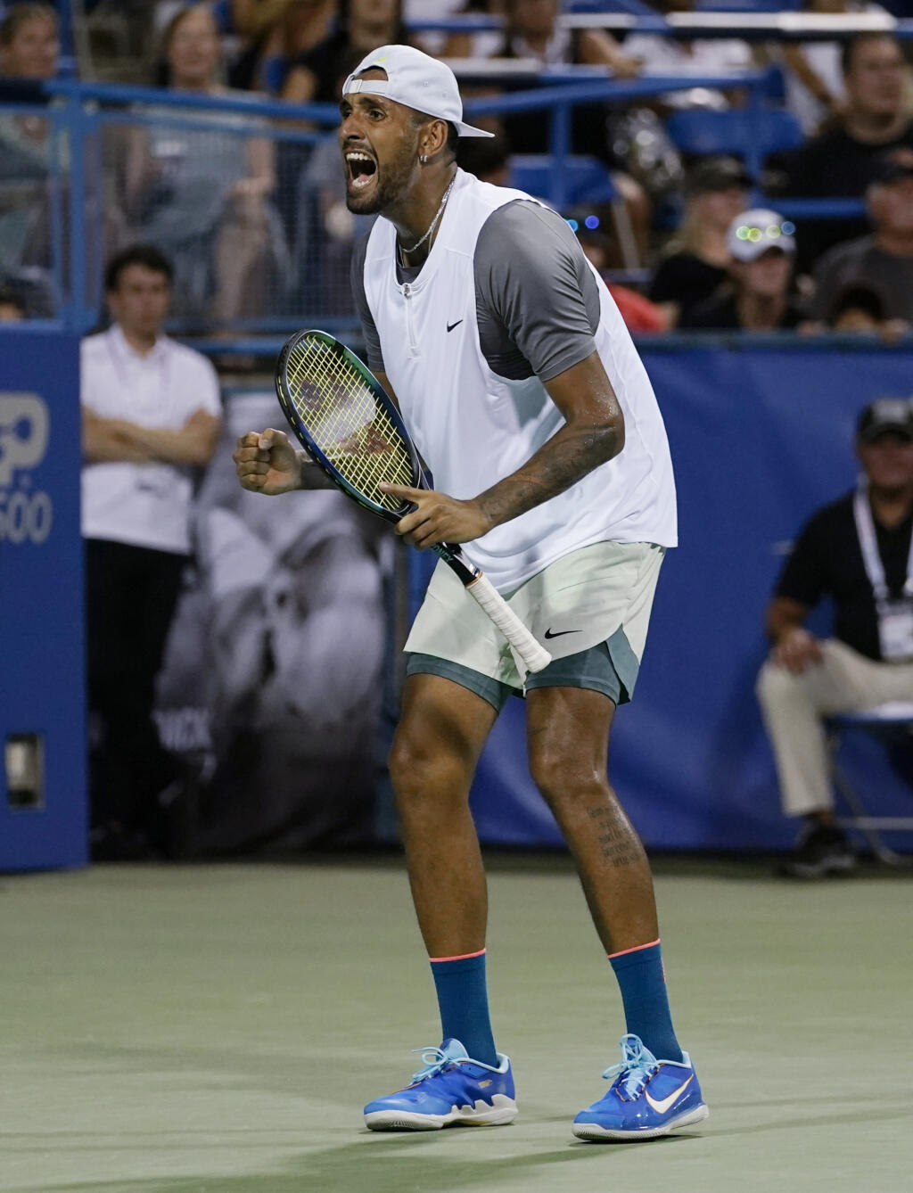 KK6 Washington - Austrálsky tenista Nick Kyrgios sa teší po víťazstve nad Američanom Tommym Paulom v 2. kole dvojhry na turnaji ATP vo Washingtone 3. augusta 2022. FOTO TASR/AP
Nick Kyrgios, of Australia, reacts after defeating Tommy Paul, of the United States, at the Citi Open tennis tournament in Washington, Wednesday, Aug. 3, 2022. (AP Photo/Carolyn Kaster)