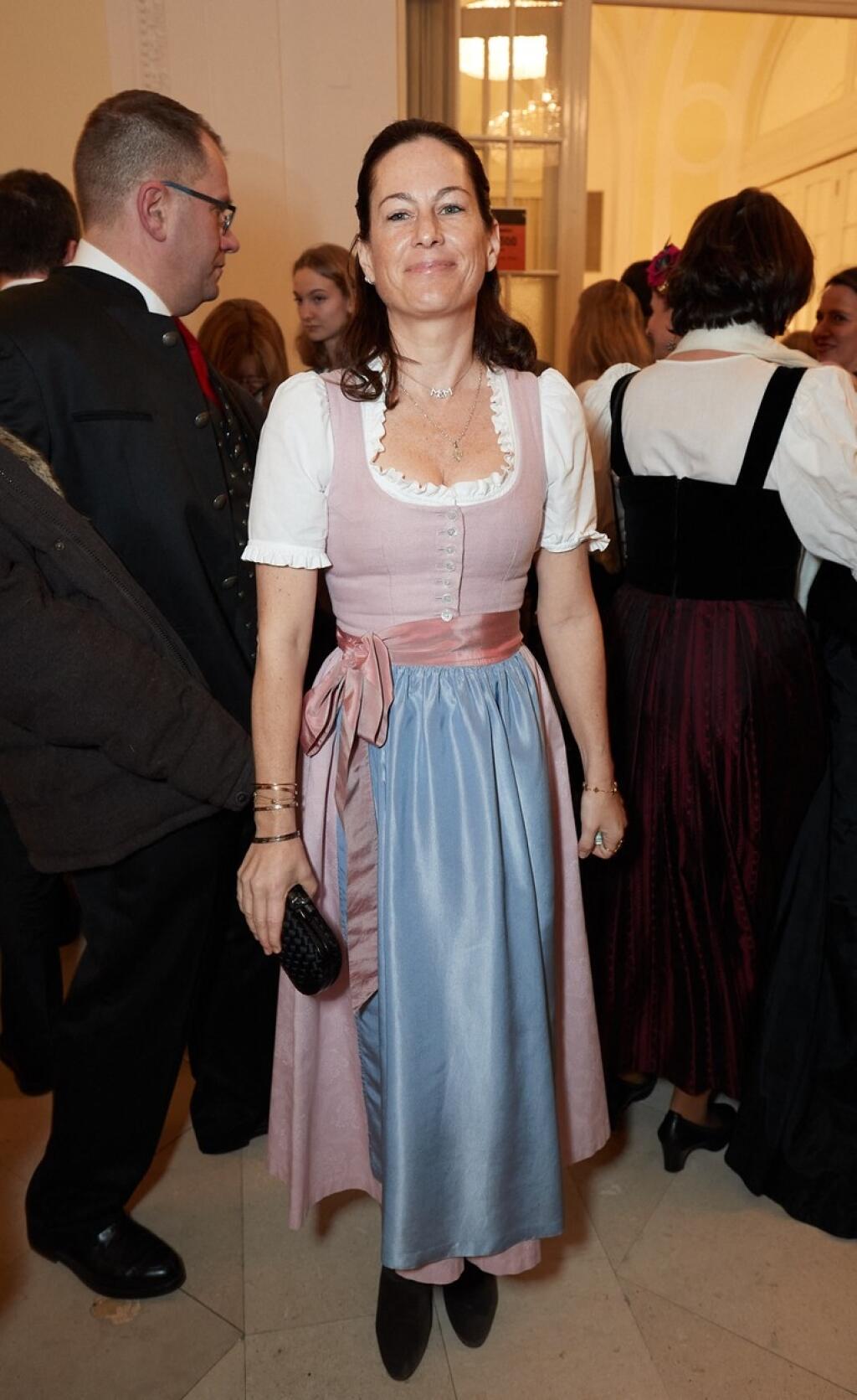 Takto prišla po smrti manžela Birgit na bál do Viedne.