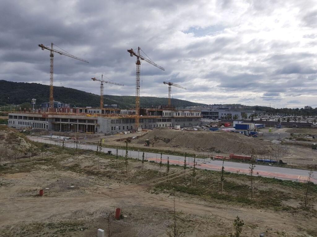 Bory Home I, nová nemocnica sa rysuje