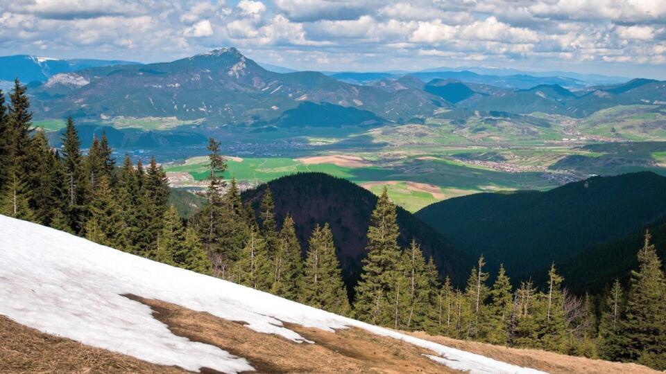 Pohľad na Chočské vrchy (úplne vľavo je Kubínska