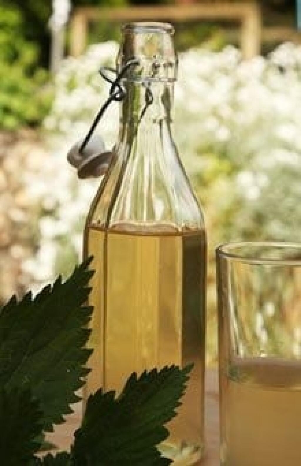 Urobte žihľavový sirup.