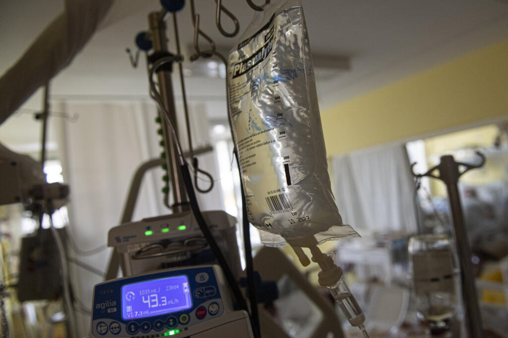 Na snímke jednotka intenzívnej starostlivosti v COVID červenej zóne na Klinike pneumológie a ftizeológie I. Slovenskej zdravotníckej univerzity (SZU) a Univerzitnej nemocnice Bratislava (UNB) v Ružinove. Bratislava, 25. februára 2021. FOTO TASR - Michal Svítok