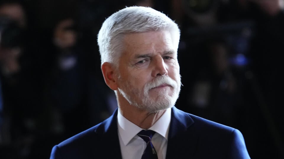 JB 64 Praha - Novozvolený český prezident Petr Pavel kráča okolo hostí počas jeho inaugurácie na Pražskom hrade v Prahe 9. marca 2023. Petr Pavel sa vo štvrtok (9. marca) zložením sľubu stane štvrtým prezidentom samostatnej Českej republiky. Inauguráciu novej hlavy štátu bude vo Vladislavskej sále Pražského hradu sledovať približne 800 pozvaných hostí, ďalšie stovky prídu na menej formálne stretnutie pri čaši vína. Pavlov tím pozýva aj verejnosť, ktorá sa bude môcť okrem sledovania ceremónie pre