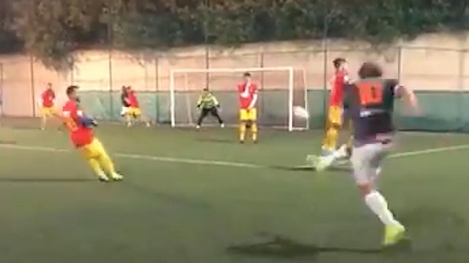 Francesco Totti a jeho parádny gól.