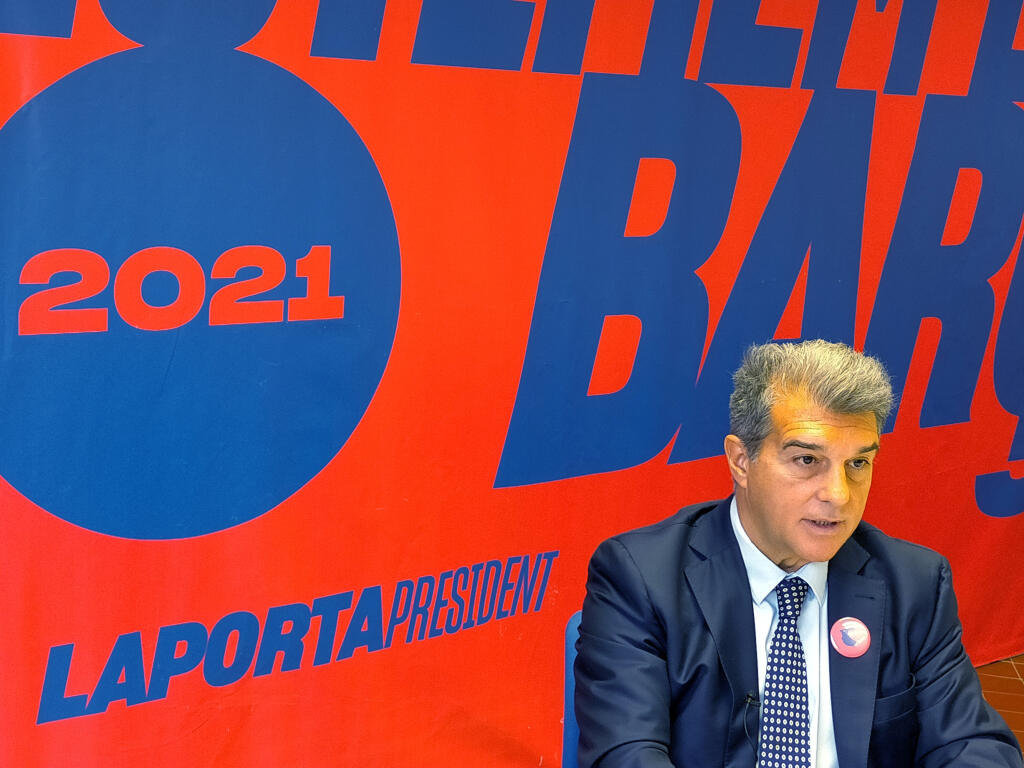 KK35 Barcelona - Joan Laporta, kandidát na prezidenta španielskeho futbalového klubu FC Barcelona hovorí počas rozhovoru pre agentúru Associated Press v Barcelone 27. decembra 2020. O post prezidenta španielskeho futbalového klubu FC Barcelona zabojujú Joan Laporta, Victor Font a Toni Freixa. Informoval o tom vo štvrtok 14. januára 2021 dočasný manažment