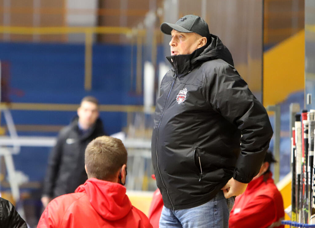 Na snímke tréner HC‘05 Banská Bystrica Miroslav Chudý počas dohrávky 27. kola Tipos extraligy HC‘05 Banská Bystrica - HC 07 Detva vo Zvolene 4. januára 2021. FOTO TASR - Ján Krošlák