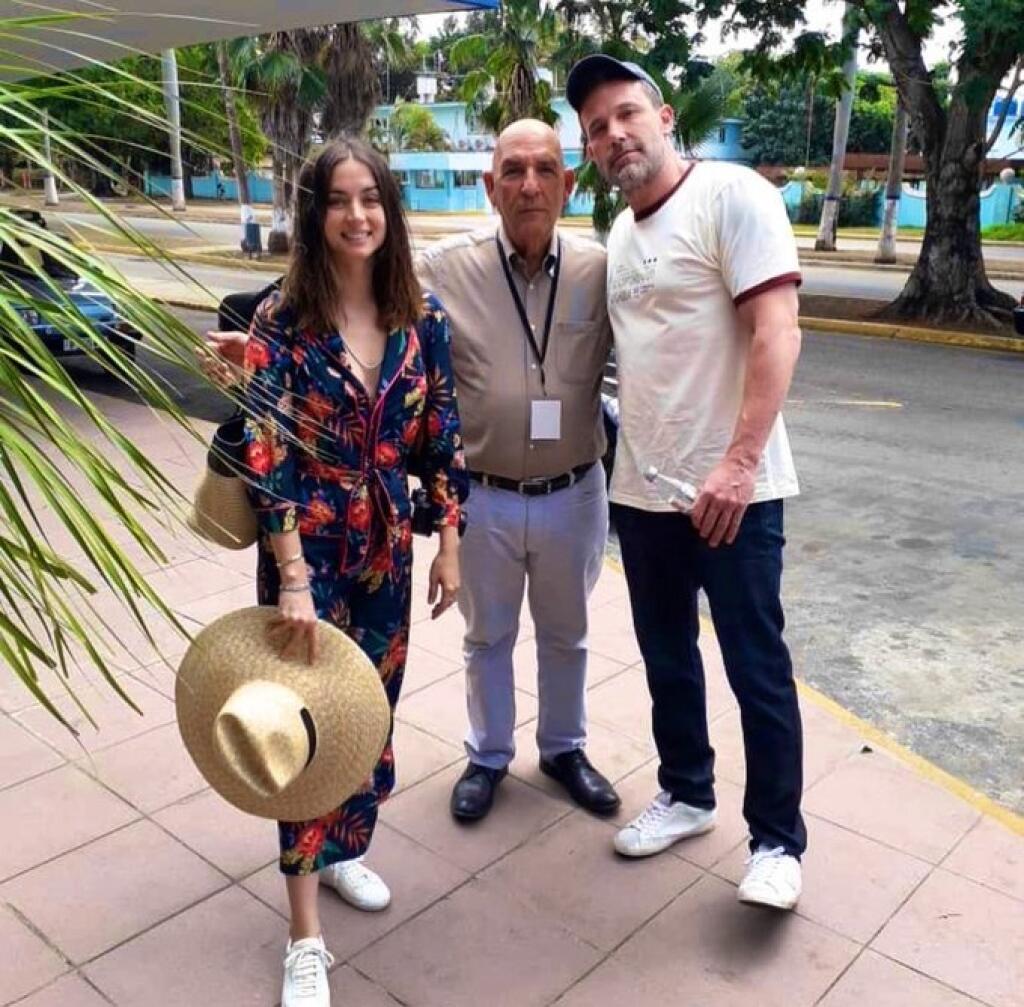 Hereckí kolegovia Ben Affeck (48) a Ana de Armas (32) sa zblížili začiatkom minuého roka počas natáčania erotického trileru Deep Water. Film je však ešte stále v postprodukcii, a tak sa hviezdny pár stihol rozísť pred jeho premiérou, ktorá je naplánovaná na august tohto roka.