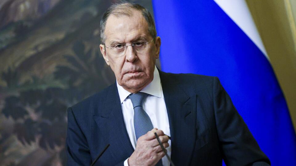 KK44 archív Moskva - Na archívnej snímke z 30. novembra 2021 ruský minister zahraničných vecí Sergej Lavrov počas tlačovej konferencie s brazĺskym rezortným kolegom Carlosom Francom v Moskve. Rusko a Spojené štáty absolvujú prvé kolo rokovaní o bezpečnostných zárukách v januári 2022. Podľa agentúry TASS o tom v stredu 22. decembra 2021 informoval ruský minister zahraničných vecí Sergej Lavrov. FOTO TASR/AP
FILE - In this photo released by the Russian Foreign Ministry Press Service, Russian Forei