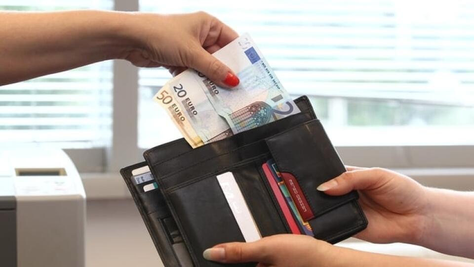 Keď si nebude pýtať svoju výplatnú pásku, môžete prísť o stovky eur.