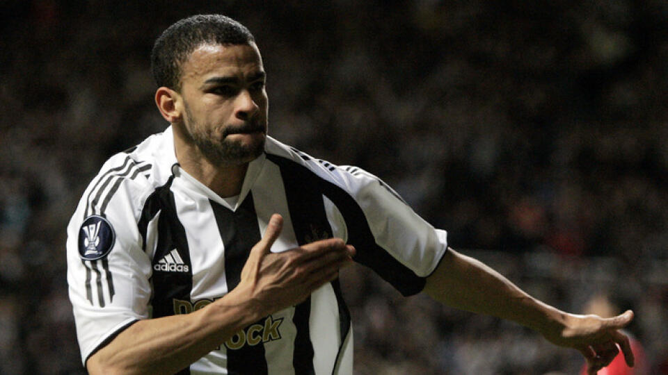 Newcastle's Kieron Dyer celebrates his goal during the UEFA Cup second knockout round, first leg soccer match against AZ Alkmaar at St James' Park, Newcastle, England. Thursday March. 8, 2007. (AP Photo/Scott Heppell)