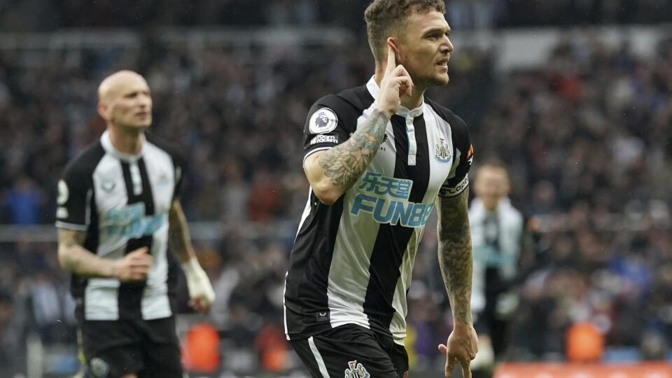 WA 56 Newcastle - Futbalista Newcastle United Kieran Trippier sa teší po strelení gólu v zápase 25. kola anglickej Premier League Newcastle United - Aston Villa v Newcastli v nedeľu 13. februára 2022. FOTO TASR/AP
Newcastle United's Kieran Trippier celebrates scoring his side's first goal of the game from a free-kick, during the English Premier League soccer match between Newcastle United and Aston Villa, at St. James' Park, in Newcastle, England, Sunday, Feb. 13, 2022. (Owen Humphreys/PA vi