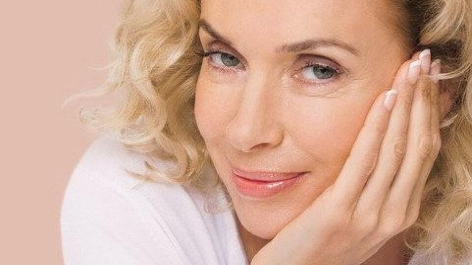 Škvrny spôsobené starnutím kože odstráni laser.