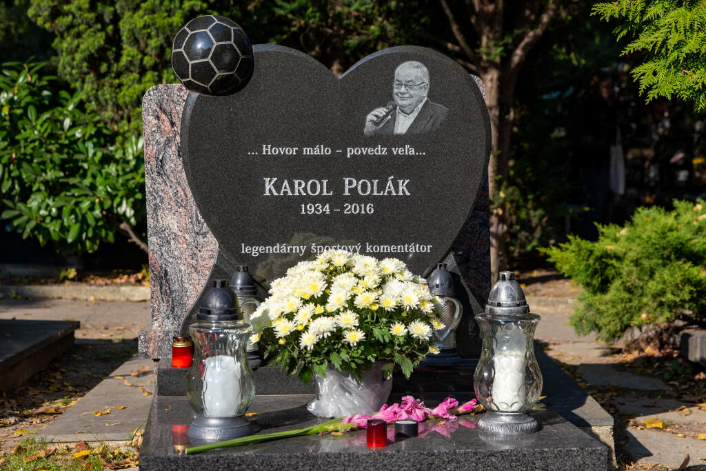 Polákov hrob je neprehliadnuteľný.