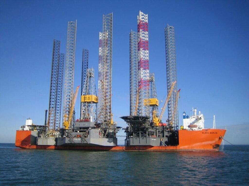 Высокий судно. Dockwise Black Marlin. Ship Dockwise Blue Marlin. Black Marlin судно. Ship Dockwise Black Marlin.