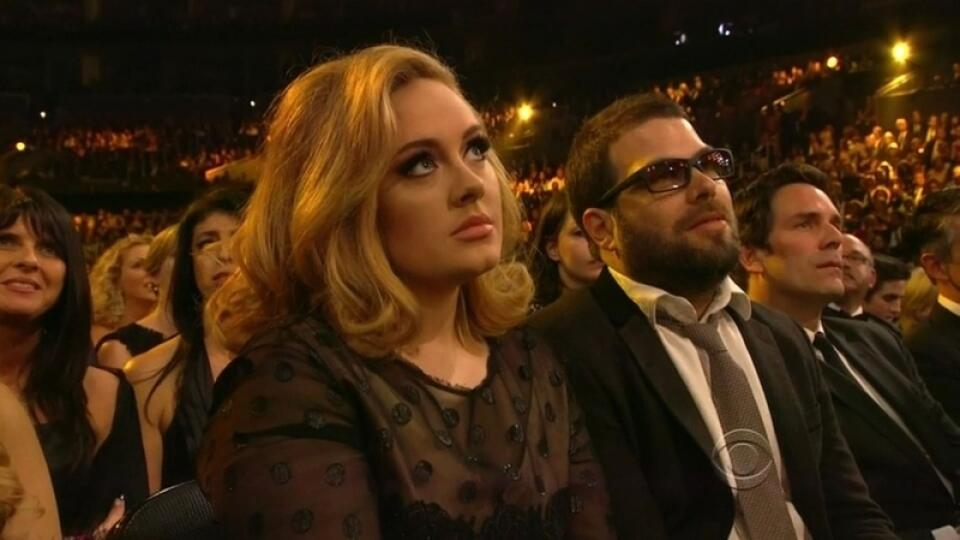 Adele porodila svojmu priateľovi, teraz už manželovi Simonovi, syna.
