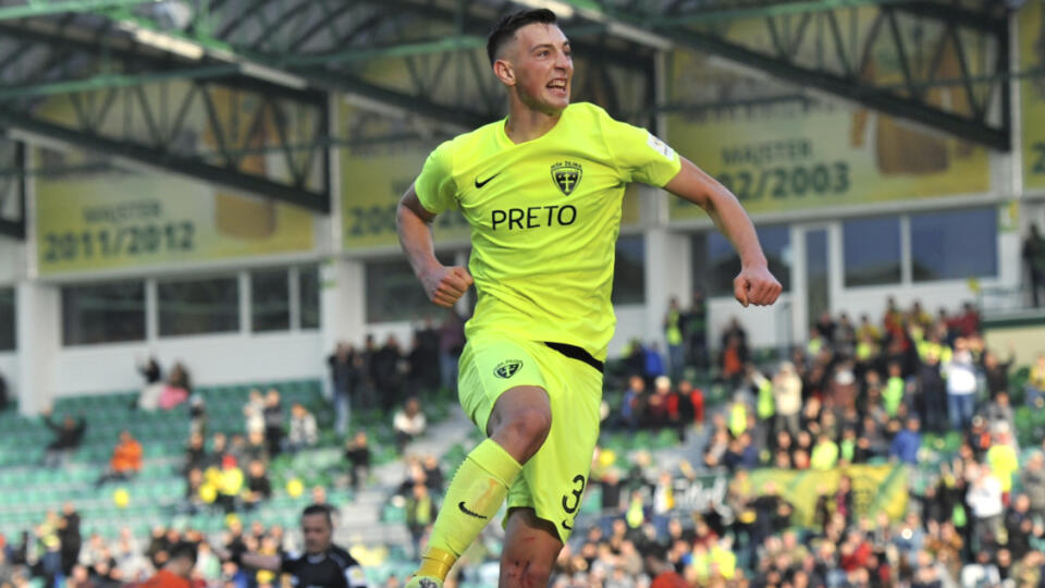 Slovenský futbalista Róbert Boženík sa už údajne dohodol na prestupe do Feyenoordu Rotterdam.