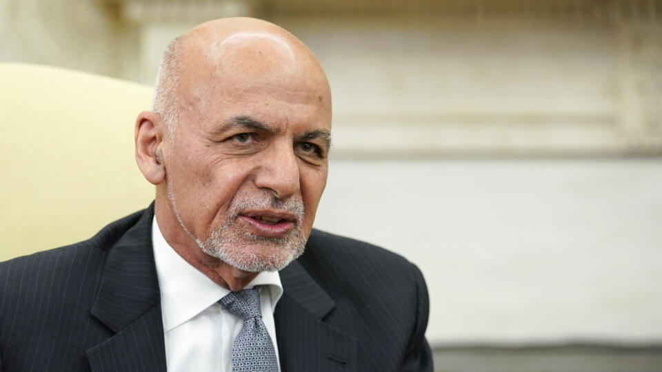 KK16 Washington - Afganský prezident Ašraf Ghaní hovorí počas stretnutia s americkým prezidentom Joeom Bidenom v Bielom dome 25. júna 2021 vo Washingtone. FOTO TASR/AP
Afghan President Ashraf Ghani speaks during a meeting with President Joe Biden in the Oval Office of the White House in Washington, Friday, June 25, 2021. (AP Photo/Susan Walsh)