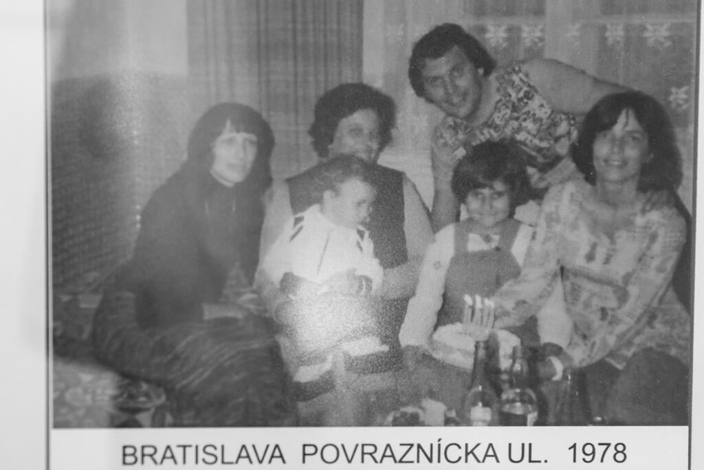 Pamätná izba, venovaná Karolovi Duchoňovi, ktorá je umiestnená v severnom krídle neogotického kaštieľa v Galante.