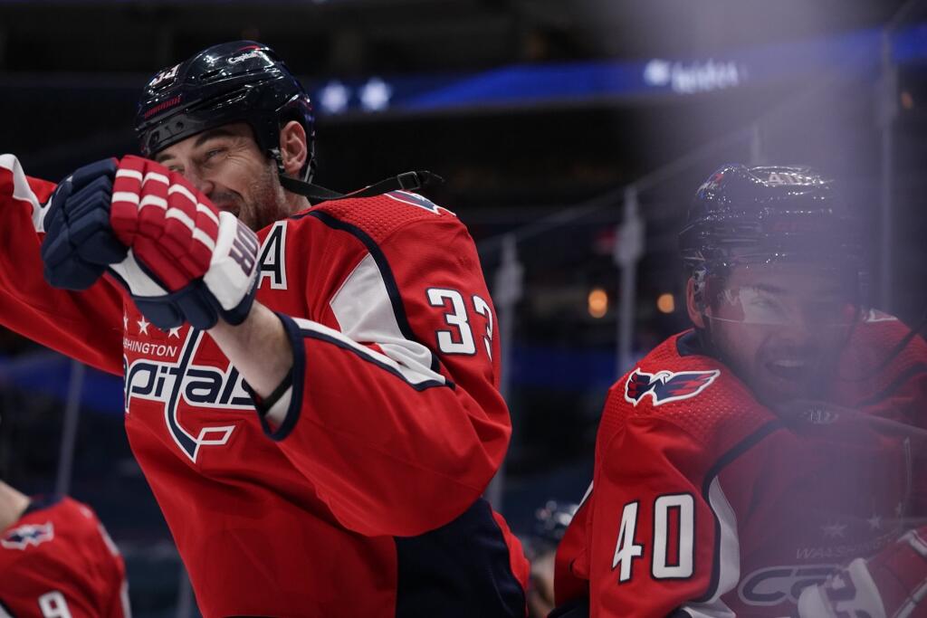 Zdeno Chára si už zahral aj so synom Richa Pilona Garrettom. Keď hral ešte v NY Islanders s jeho otcom, Kanaďan mal len pár mesiacov.