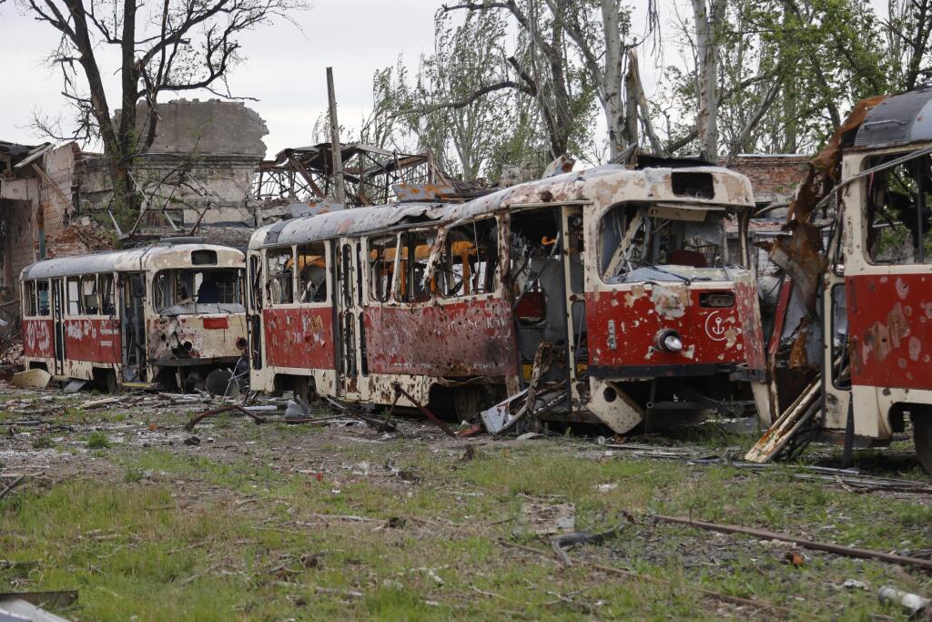 PK 26 Mariupol - Zničené električky stoja v depe v Mariupole na juhovýchode Ukrajiny v sobotu 21. mája 2022. FOTO TASR/AP

Destroyed trams stand in a depot in Mariupol, in territory under the government of the Donetsk People's Republic, eastern Ukraine, Saturday, May 21, 2022. (AP Photo/Alexei Alexandrov)