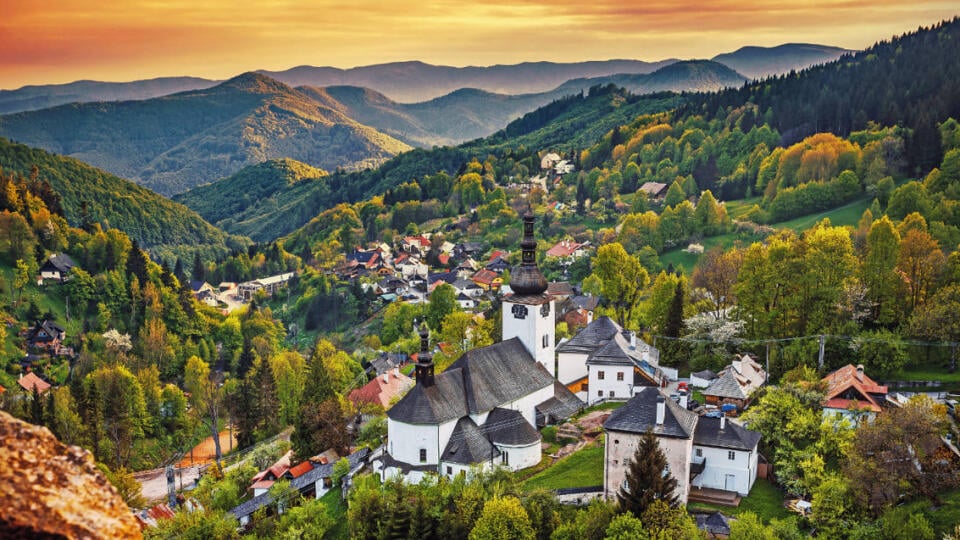 V starej banskej dedine nájdete viacero zaujímavostí.