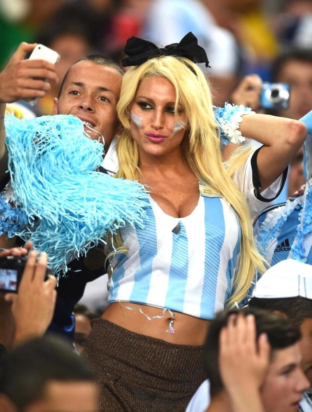 FOTO Najsexi fanúšičky na MS vo futbale: Po góloch ukazujú svoje krivky