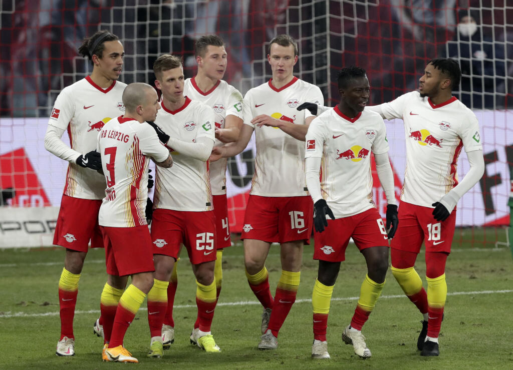 Najvyššia nemecká futbalová súťaž zaznamenala v minulej sezóne pokles príjmov o 217 miliónov eur.