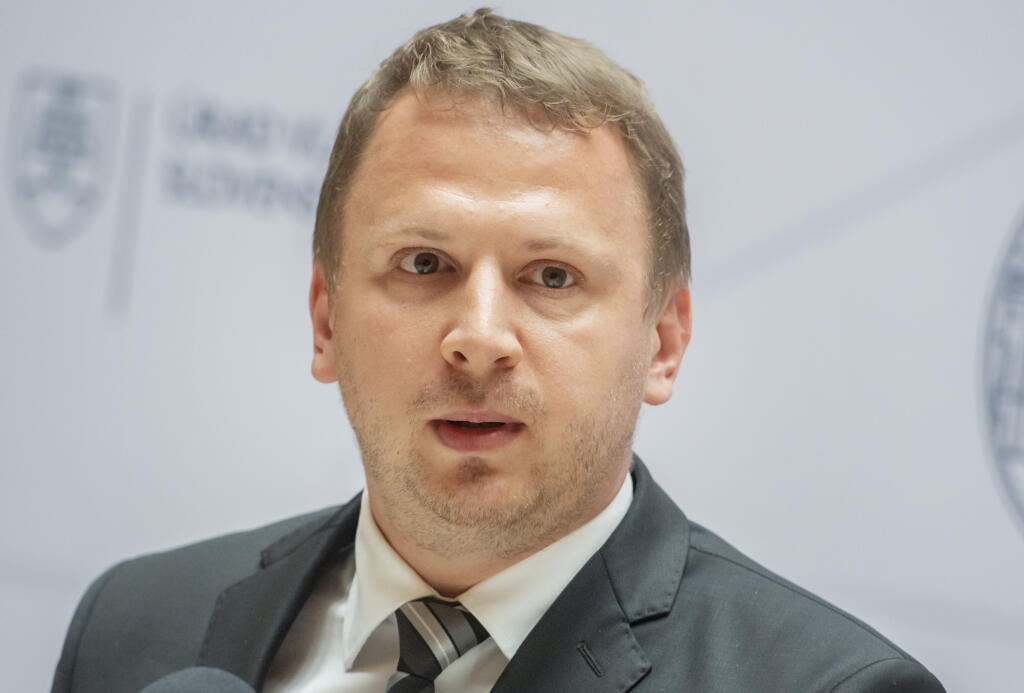 Na snímke generálny sekretár Asociácie priemyselných zväzov a dopravy (APZD) Andrej Lasz  po rokovaní HSR v pondelok 22. augusta 2022 v Bratislave. FOTO TASR - Martin Baumann