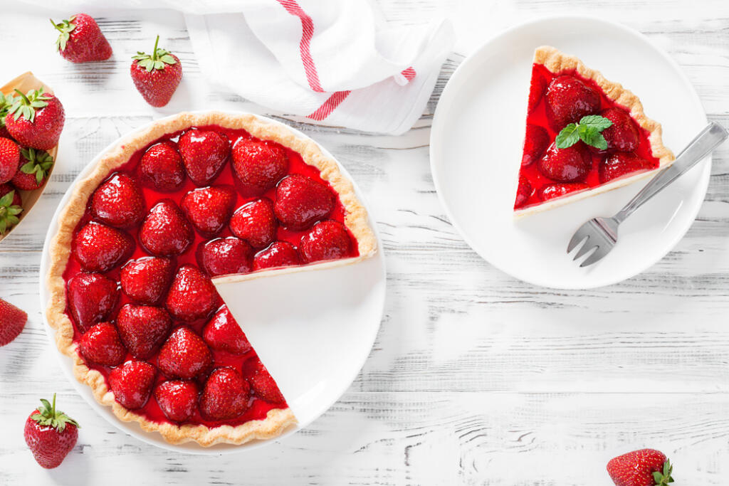 Delicious,Strawberry,Tart,On,White,Wooden,Background,,Top,View