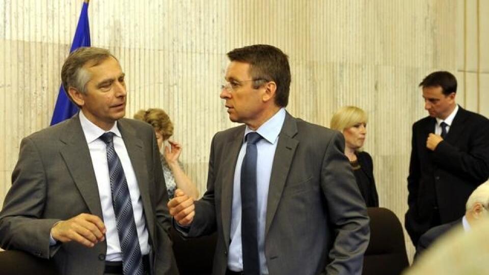 Minister dopravy Ján Figeľ a minister financií Ivan Mikloš