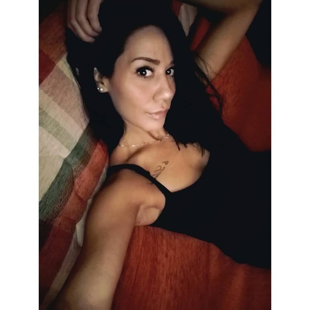 Sexi Ana Staševičová je hlásateľkou aj hovorkyňou futbalového klubu, ale fanúšikovia ju majú radšej bez saka.