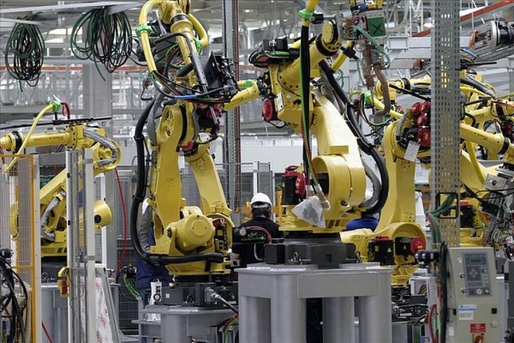 Číňania chcú po domácich spotrebičoch aj nemeckého výrobcu priemyselných robotov