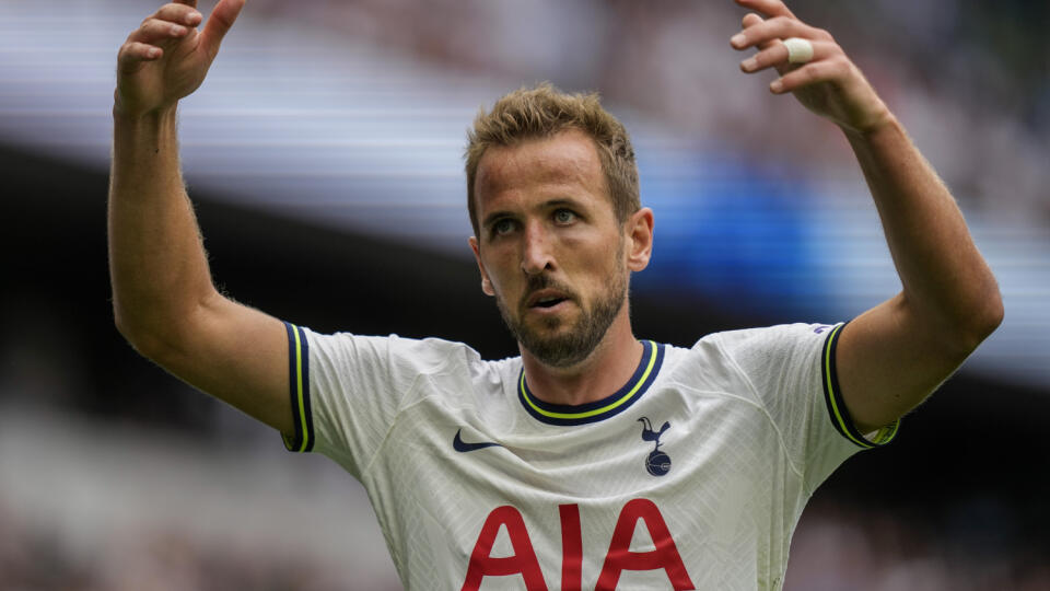 KK43 Londýn - Futbalista Harry Kane z Tottenhamu gestikuluje počas zápasu 3. kola anglickej Premier League Tottenham Hotspur - Wolverhampton Wanderers 20. augusta 2022 v Londýne. FOTO TASR/AP
Tottenham's Harry Kane gestures during the English Premier League soccer match between Tottenham Hotspur and Wolverhampton Wanderers at Tottenham Hotspur in London, Saturday, Aug. 20, 2022. (AP Photo/Frank Augstein)