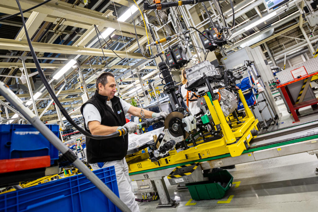 Na snímke výroba elektrických vozidiel
New Small Family: Volkswagen e-up!,
ŠKODA CITIGOe
 iV a SEAT Mii electric vo fabrike Volkswagen Slovakia v bratislavskej Devínskej Novej Vsi.