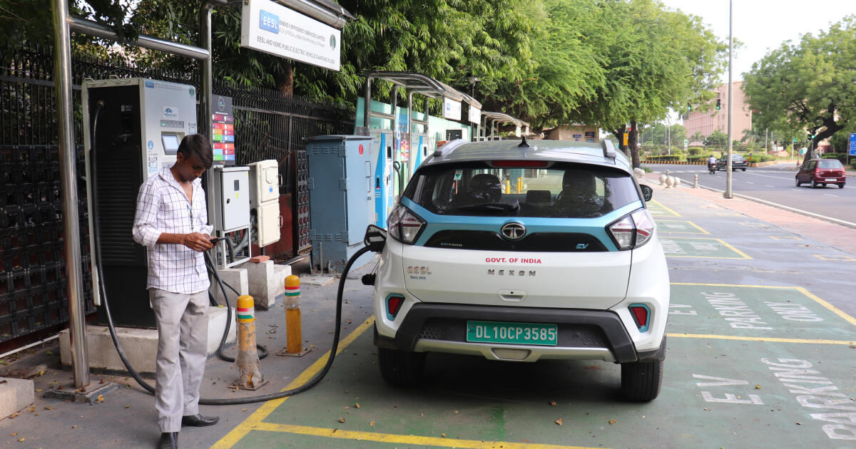 L’Inde prévoit de diminuer les droits de douane sur les véhicules électriques de certains constructeurs