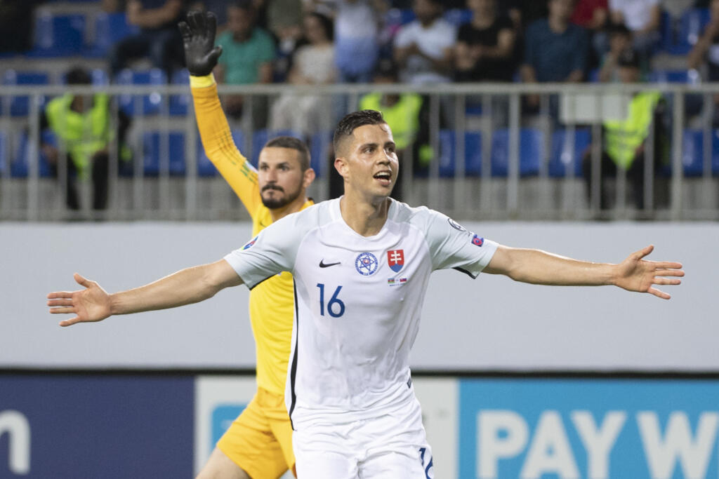 10.) Dávid Hancko - 2,5 milióna eur. Tento 21-ročný obranca je aktuálne hráčom českej Sparty Praha.