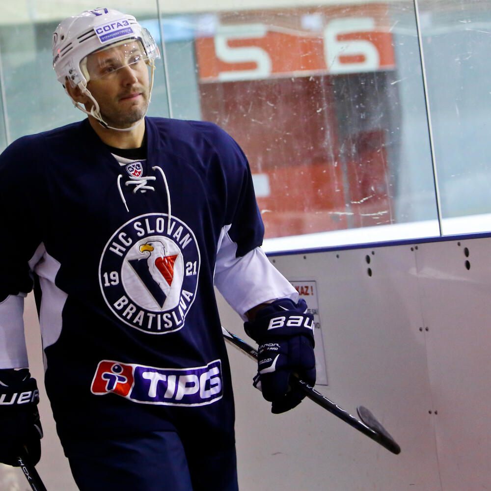 Na snimke Lubomir Visnovsky pocas treningu HC Slovan Bratislava pred zaciatkom prveho kola playoff Kontinentalnej hokejove ligy proti CSKA Moskva.