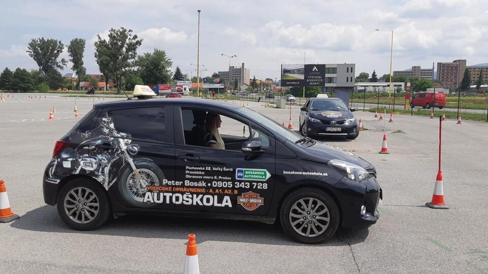 Palivové príplatky i drahší kurz. Keďže ceny pohonných hmôt výrazne vzrástli, aktuálnej situácii sa musia prispôsobiť aj autoškoly, ktoré zareagovali na rastúce ceny zdražovaním.